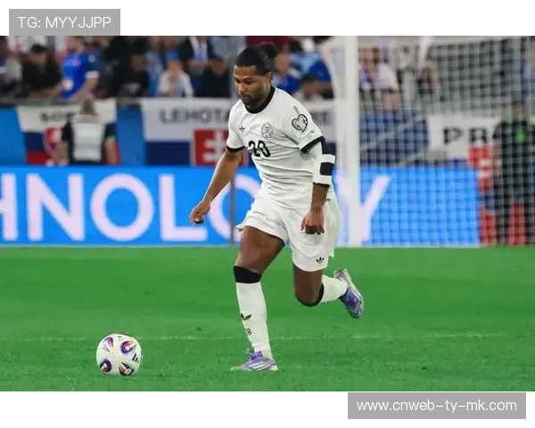 格纳布里巧妙反越位单刀破门 拜仁率先取得领先打破僵局 格纳布里巧妙反越位单刀破门 拜仁率先取得领先打破僵局